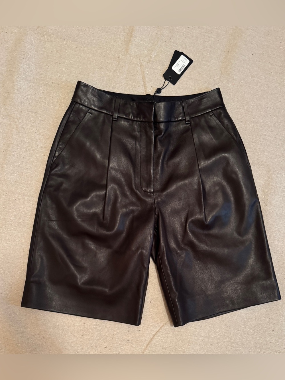 NWT Rare rag & bone Irina Leather Bermuda Shorts Size 4 Black High Rise Pleated